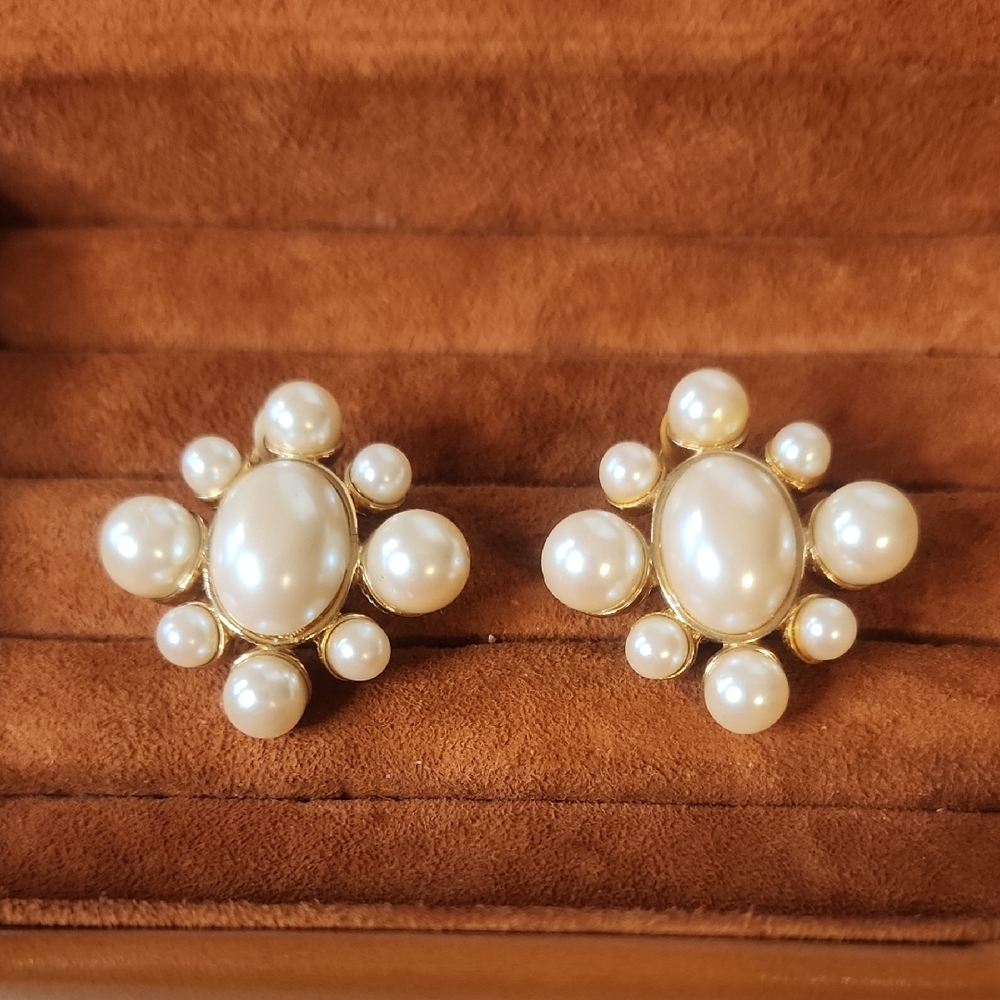 Erwin Pearl | Pearl Cluster Clip On Earrings